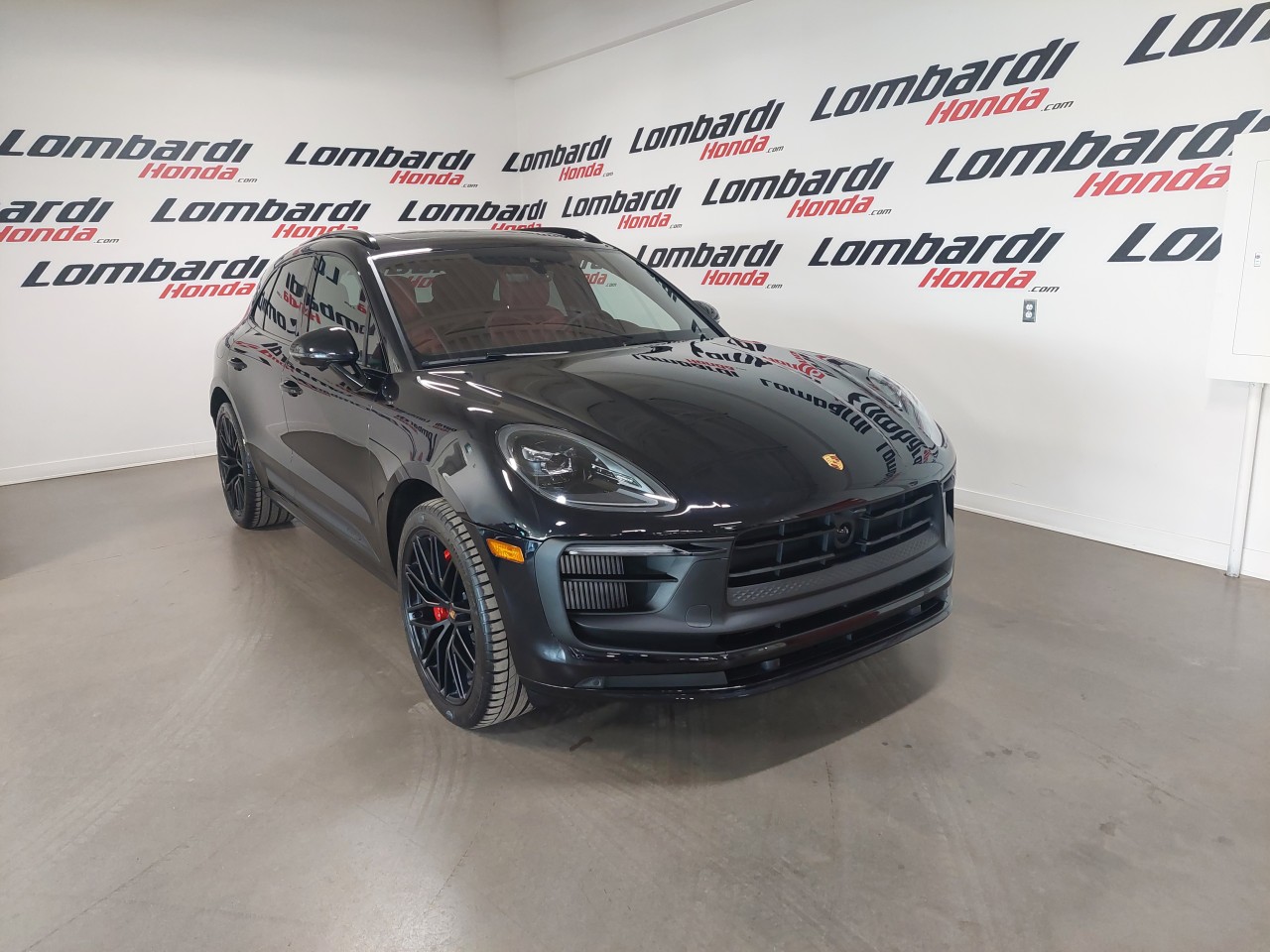 2024 Porsche Macan - Image 2