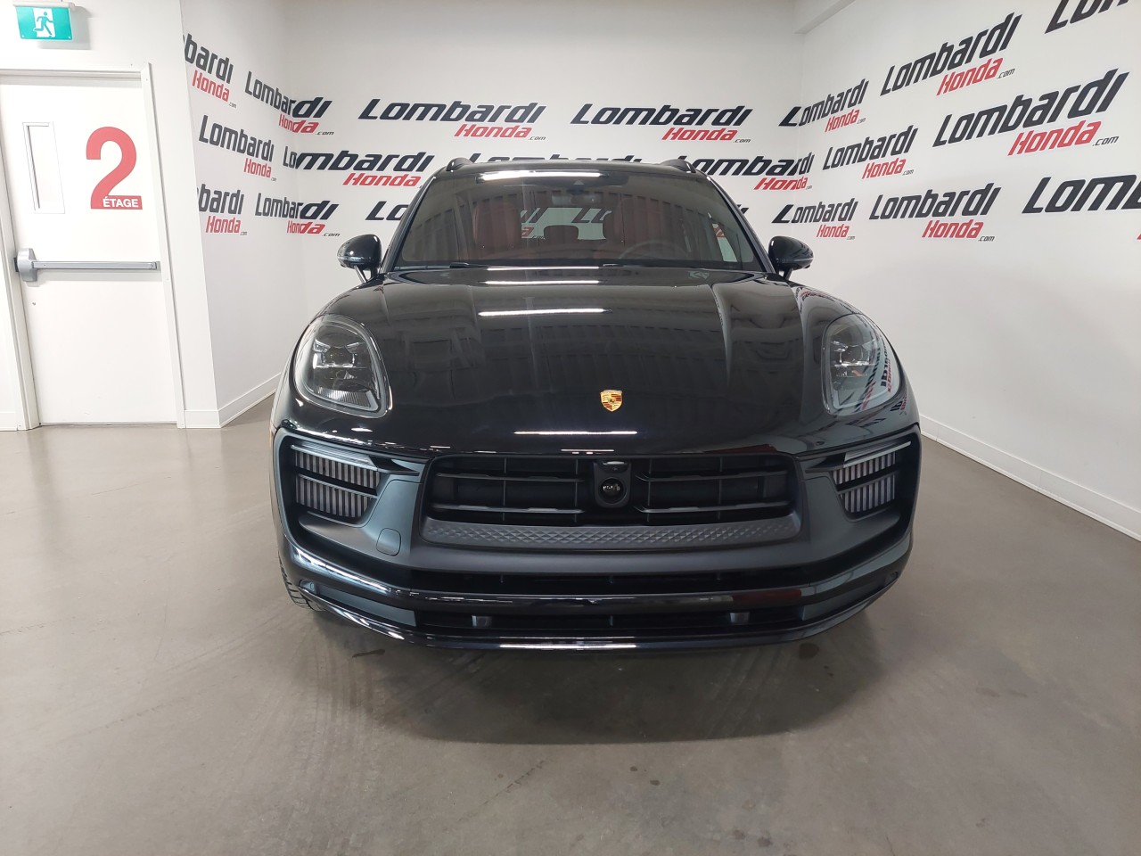 2024 Porsche Macan - Image 3