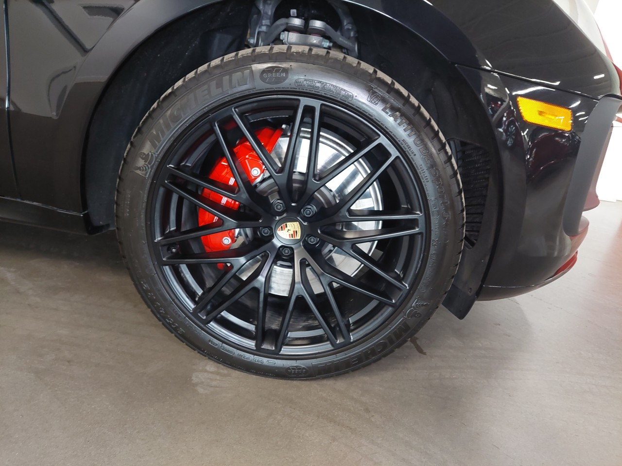2024 Porsche Macan - Image 6