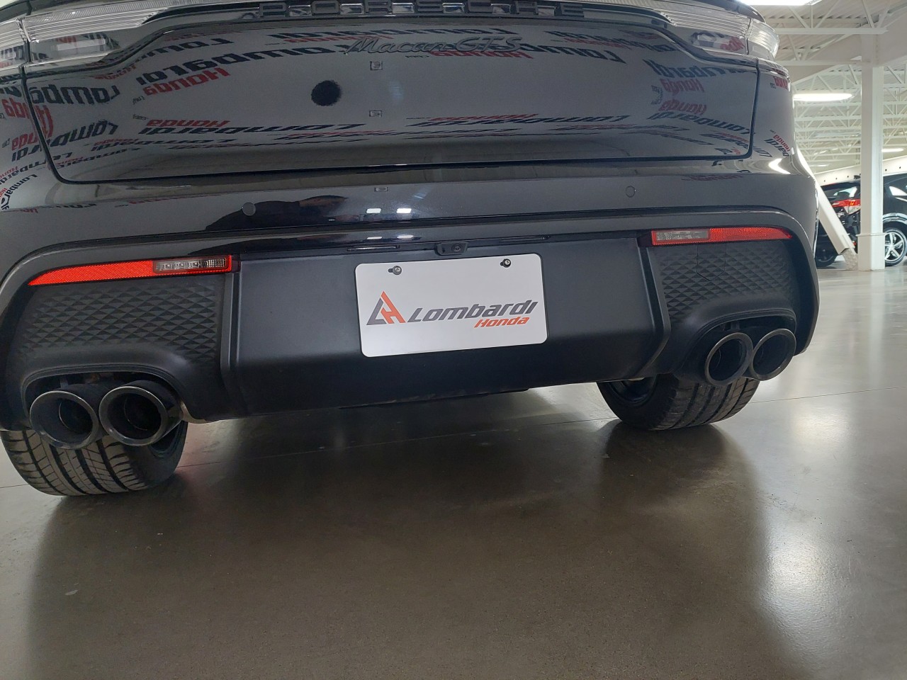 2024 Porsche Macan - Image 8