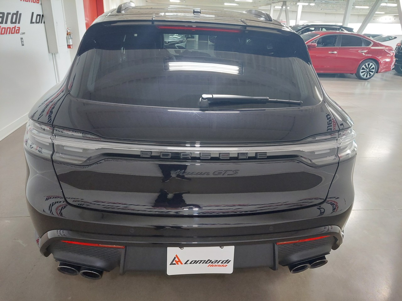 2024 Porsche Macan - Image 10