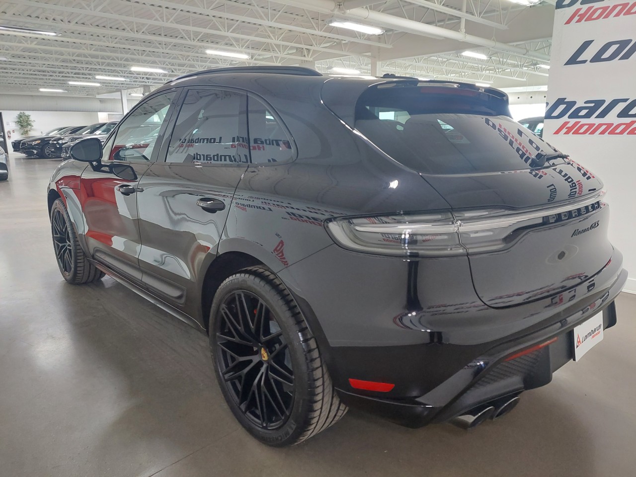 2024 Porsche Macan - Image 11