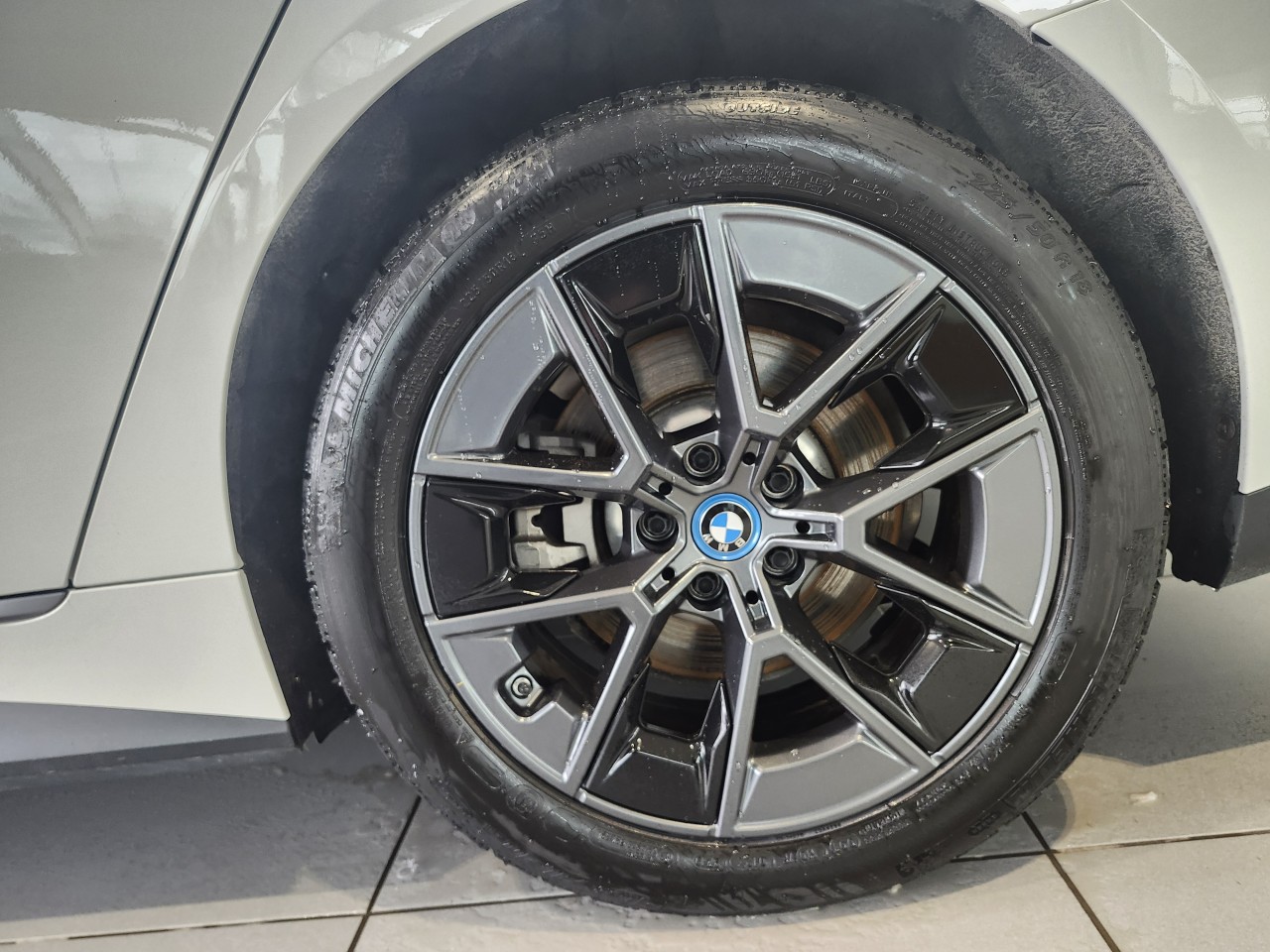 2023 BMW i4 - Image 4