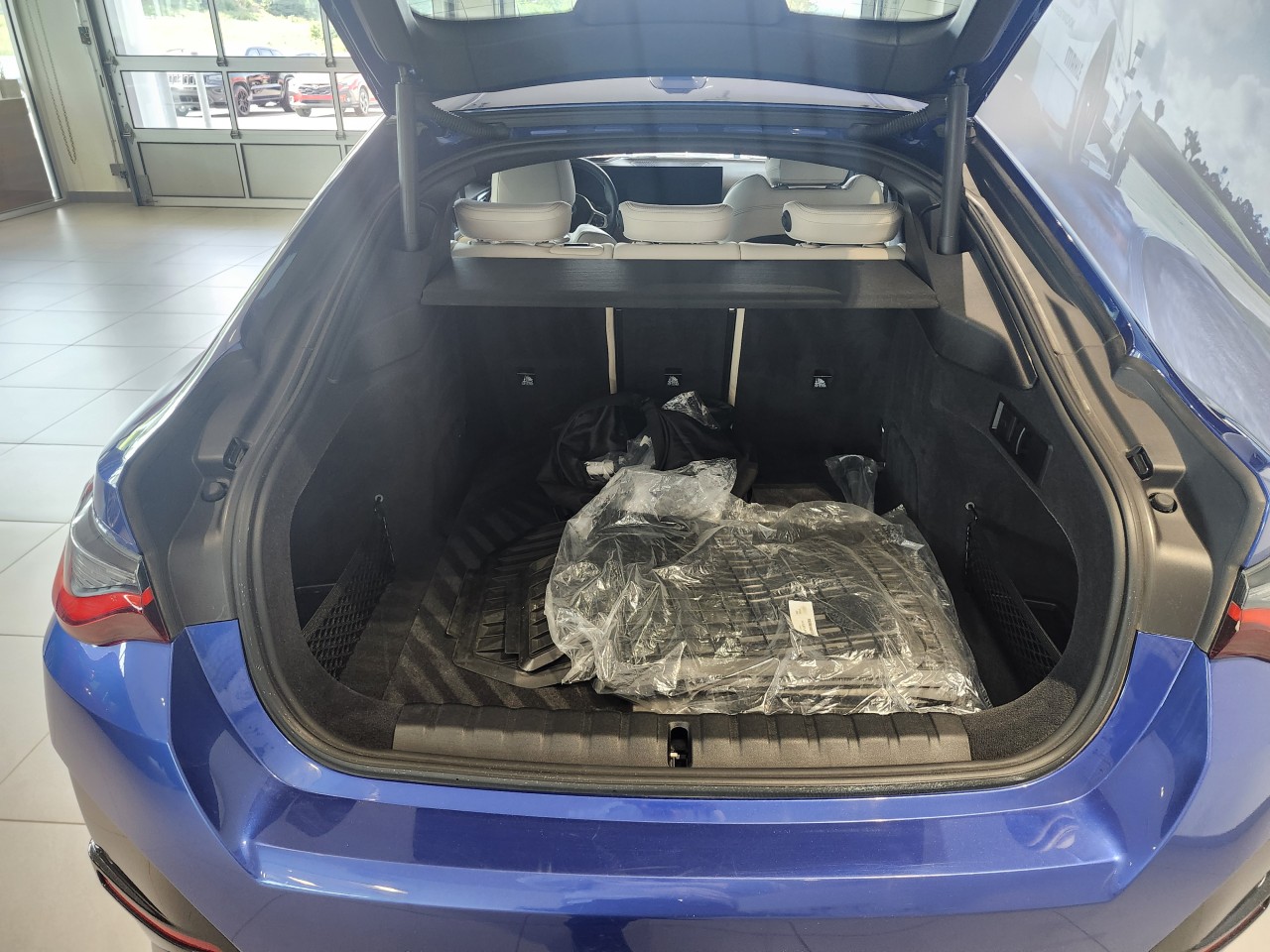 2023 BMW i4 - Image 6