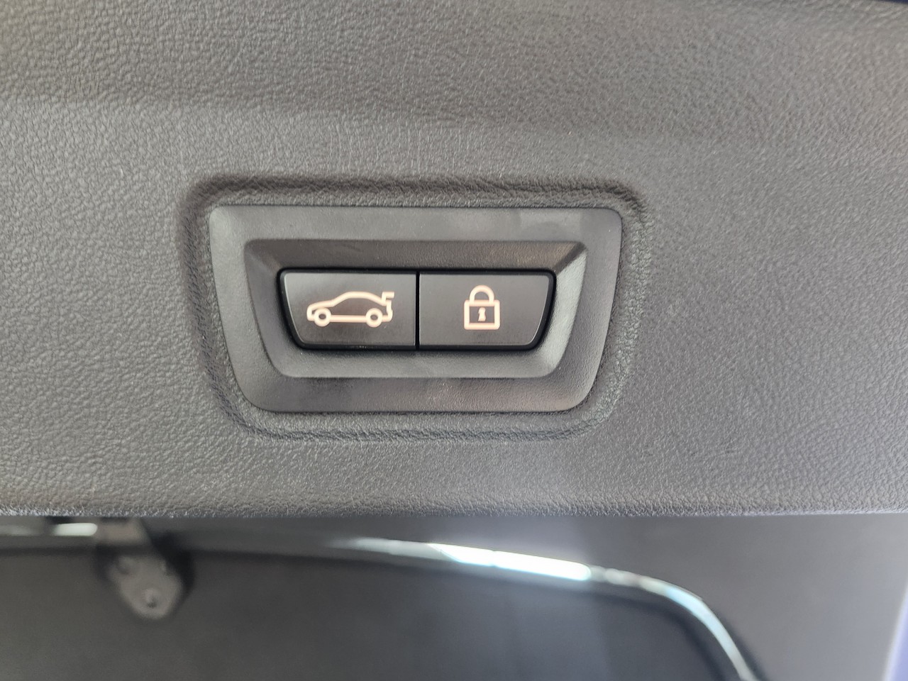2023 BMW i4 - Image 7