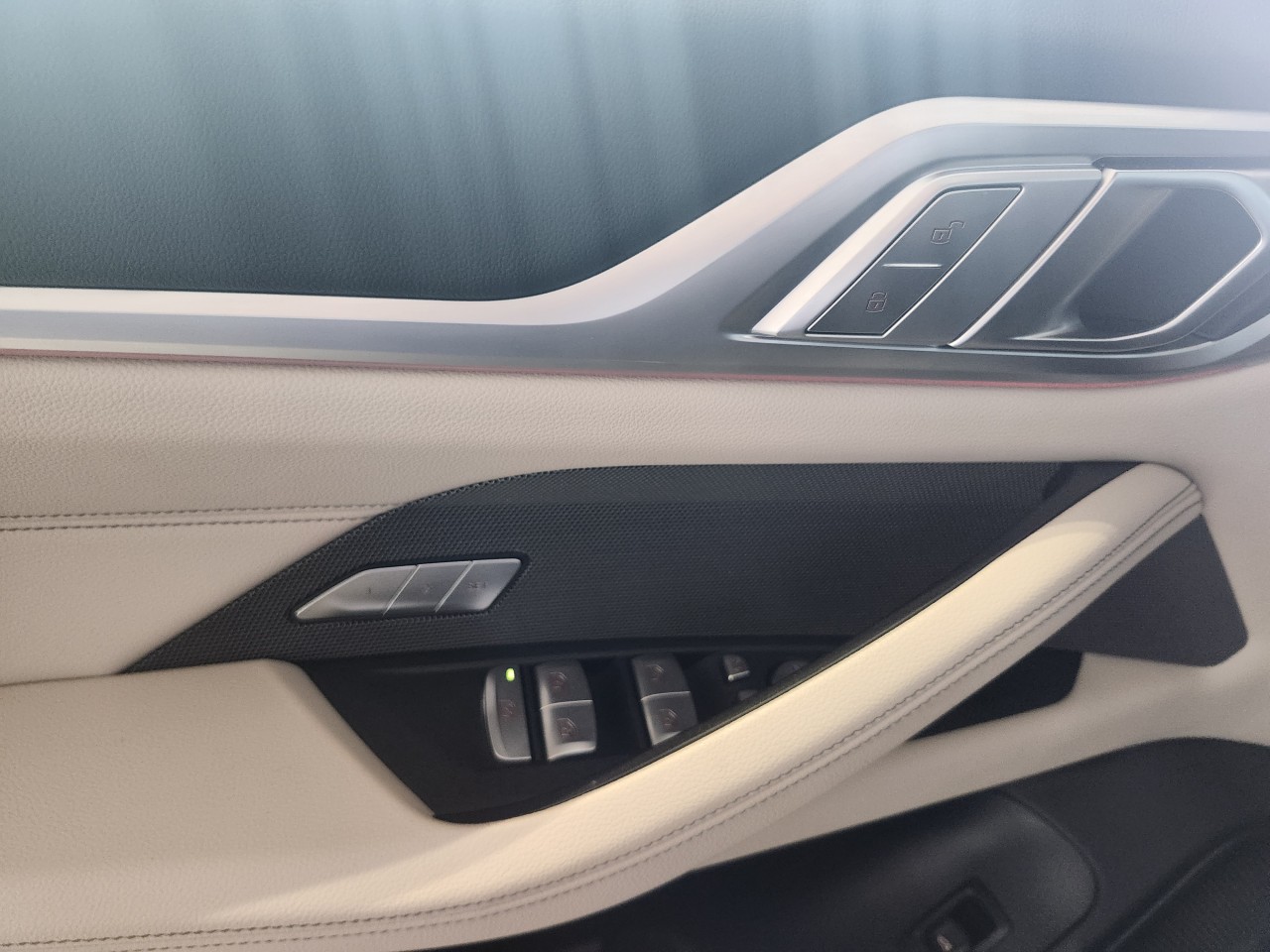 2023 BMW i4 - Image 22