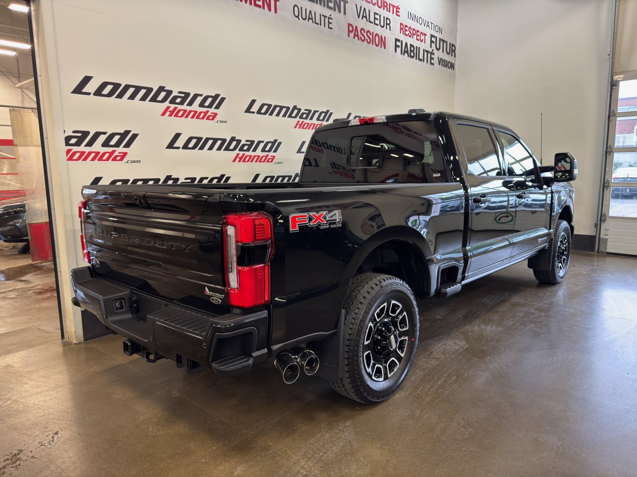 2025 Ford F-250 - Image 4