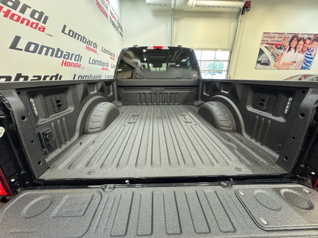 2025 Ford F-250 - Image 6