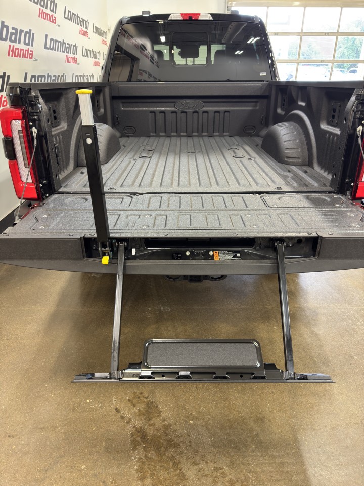 2025 Ford F-250 - Image 7