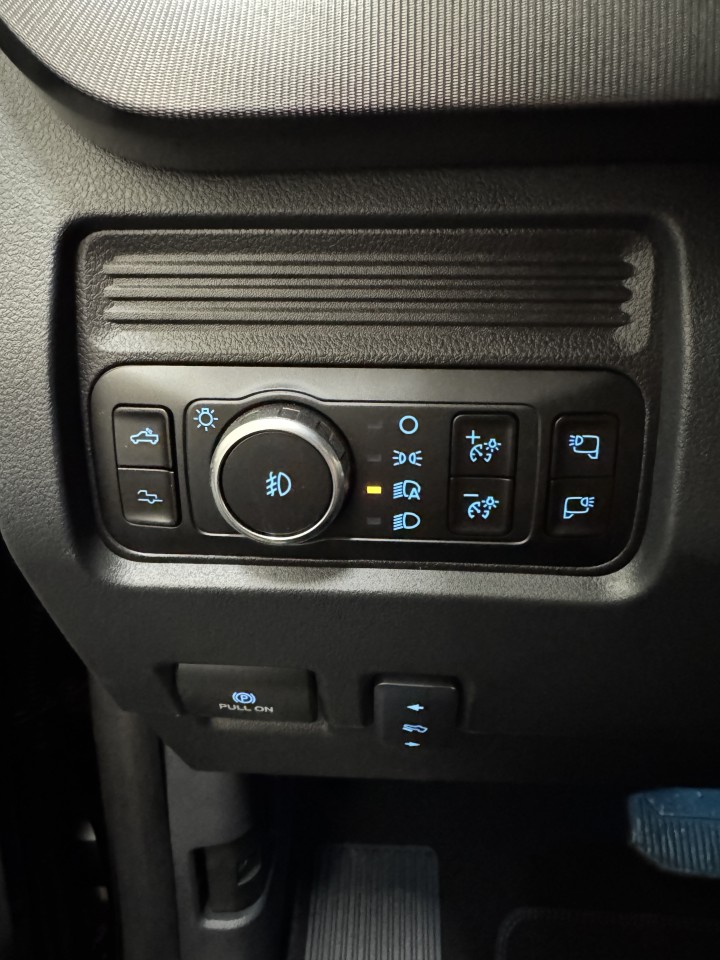 2025 Ford F-250 - Image 19