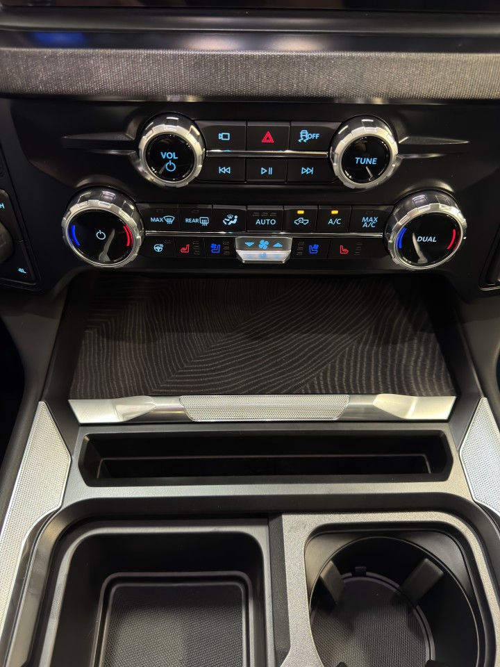 2025 Ford F-250 - Image 20