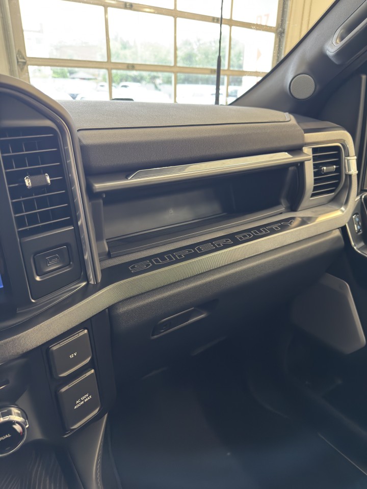2025 Ford F-250 - Image 24