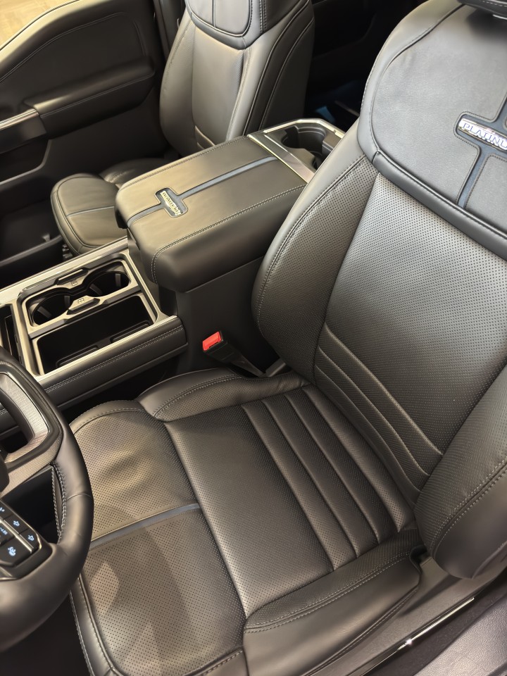 2025 Ford F-250 - Image 28