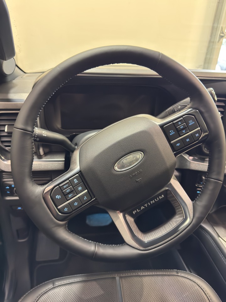 2025 Ford F-250 - Image 29