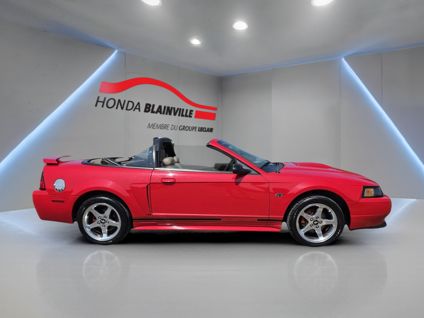 2003 Ford Mustang - Image 8