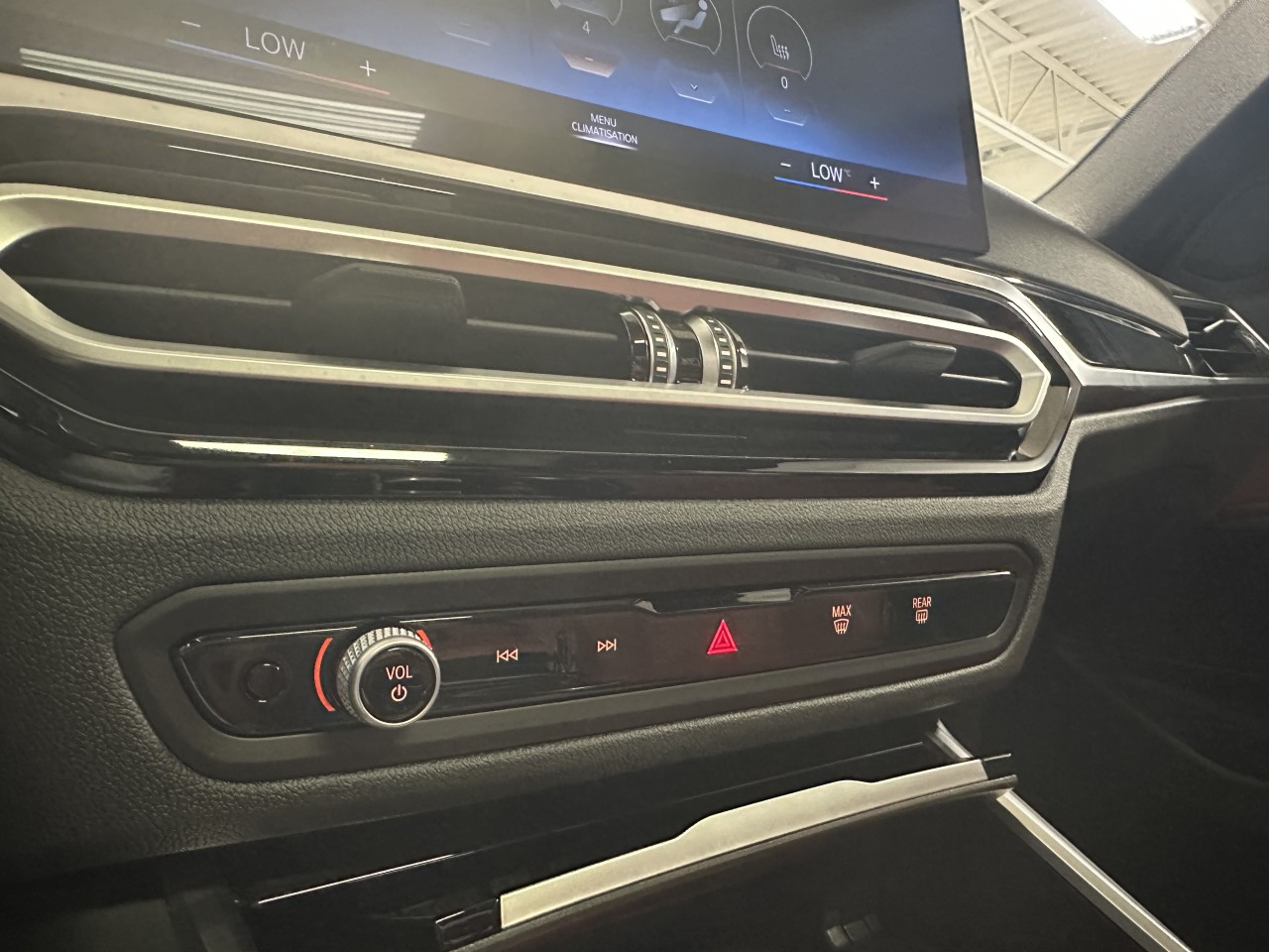 2023 BMW i3s - Image 17